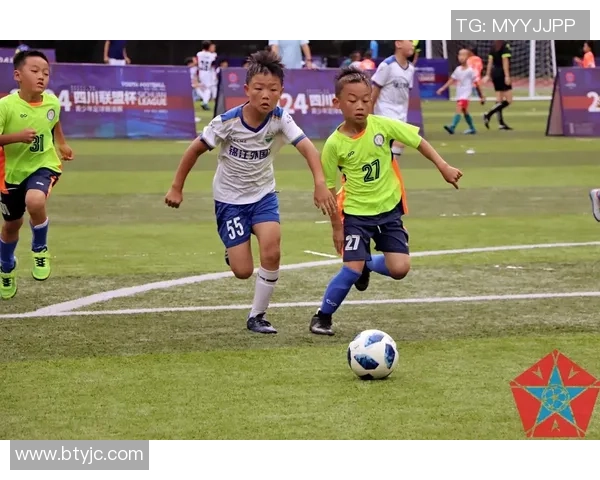 足球明星的魅力与风采如何让人心动不已的完美形象解析