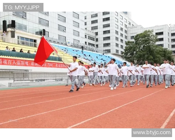 武汉足球队的崛起与转型之路探索世锦赛背后的奋斗与希望 武汉足球队的崛起与转型之路探索世锦赛背后的奋斗与希望